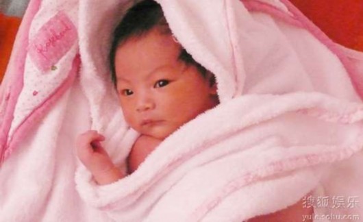 李湘爱女照片首次曝光 王岳伦:夫妻优点全集合