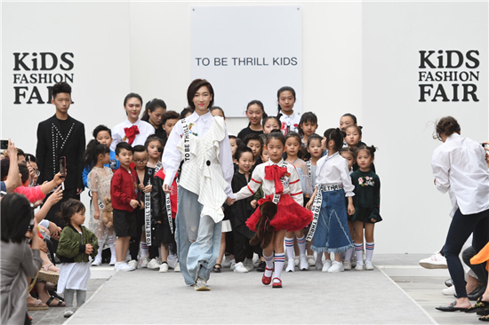 童模柴星宇签约潮牌童装TO BE THRILL KIDS 共赴迪拜童装周并获金奖殊荣